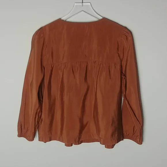 Express Pleated V-Neck Top - Picture 9 of 10